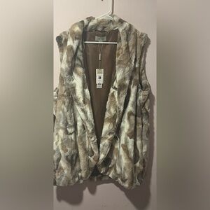 Charlie Paige Beautiful new fur vest L/xL